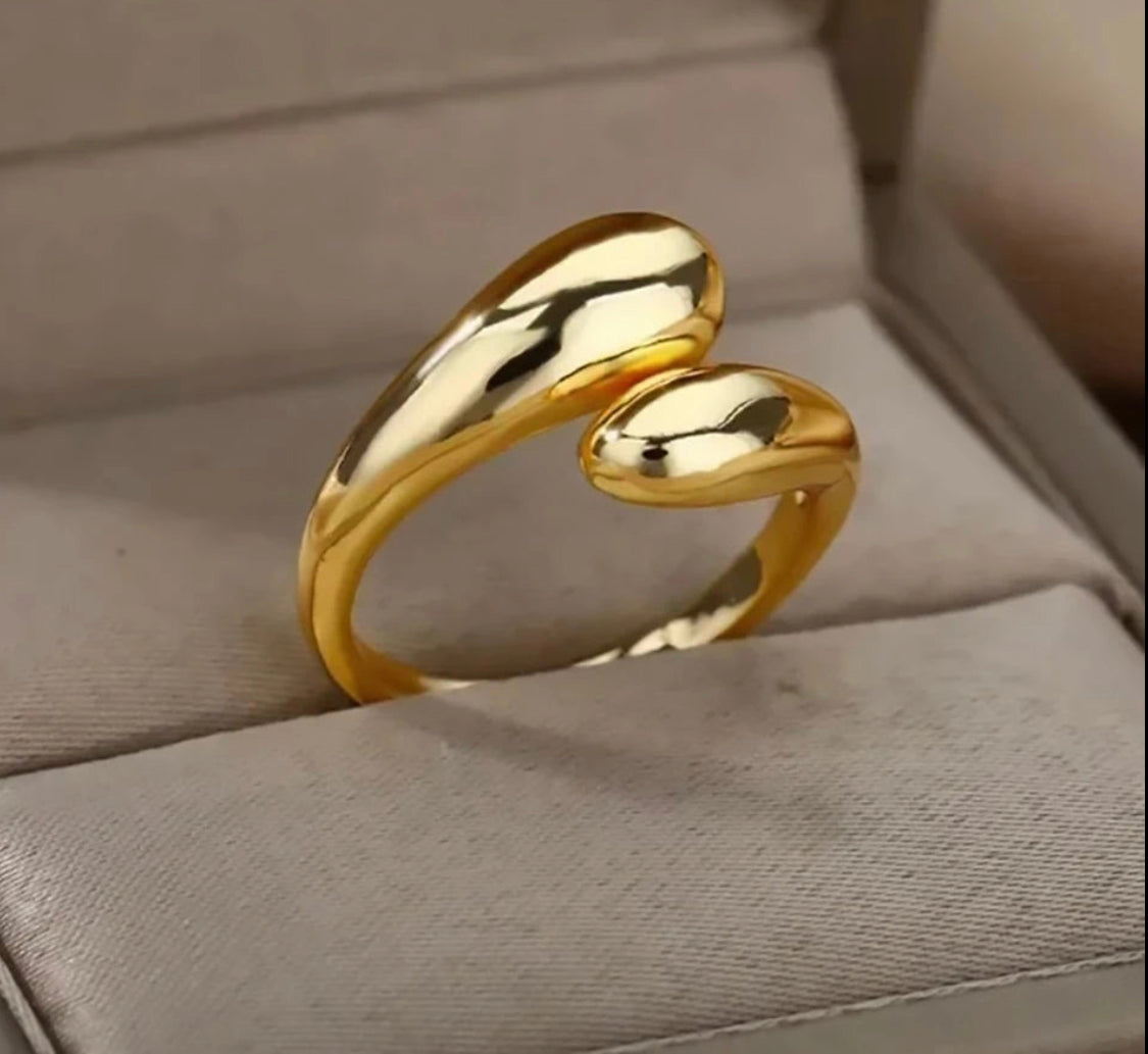 Ring in Umarmungs-Optik