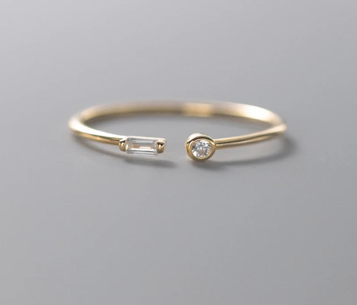 Minimalistischer Ring mit Kristall