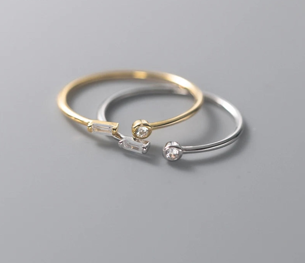 Minimalistischer Ring mit Kristall