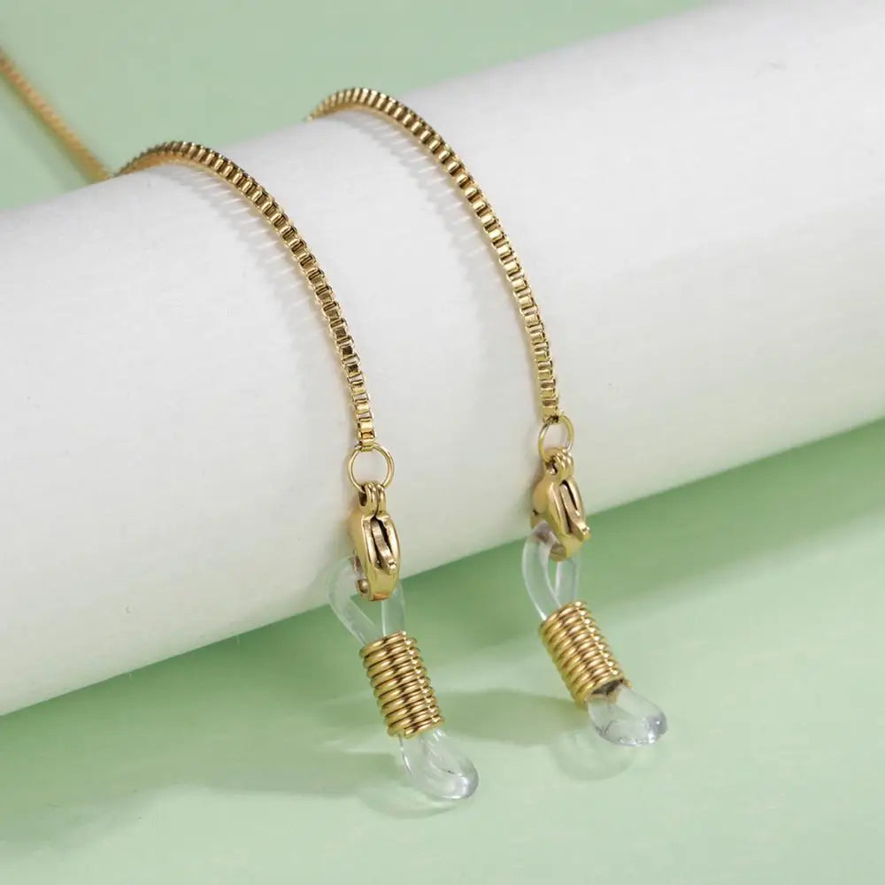 Stylische Brillenkette im Federlook