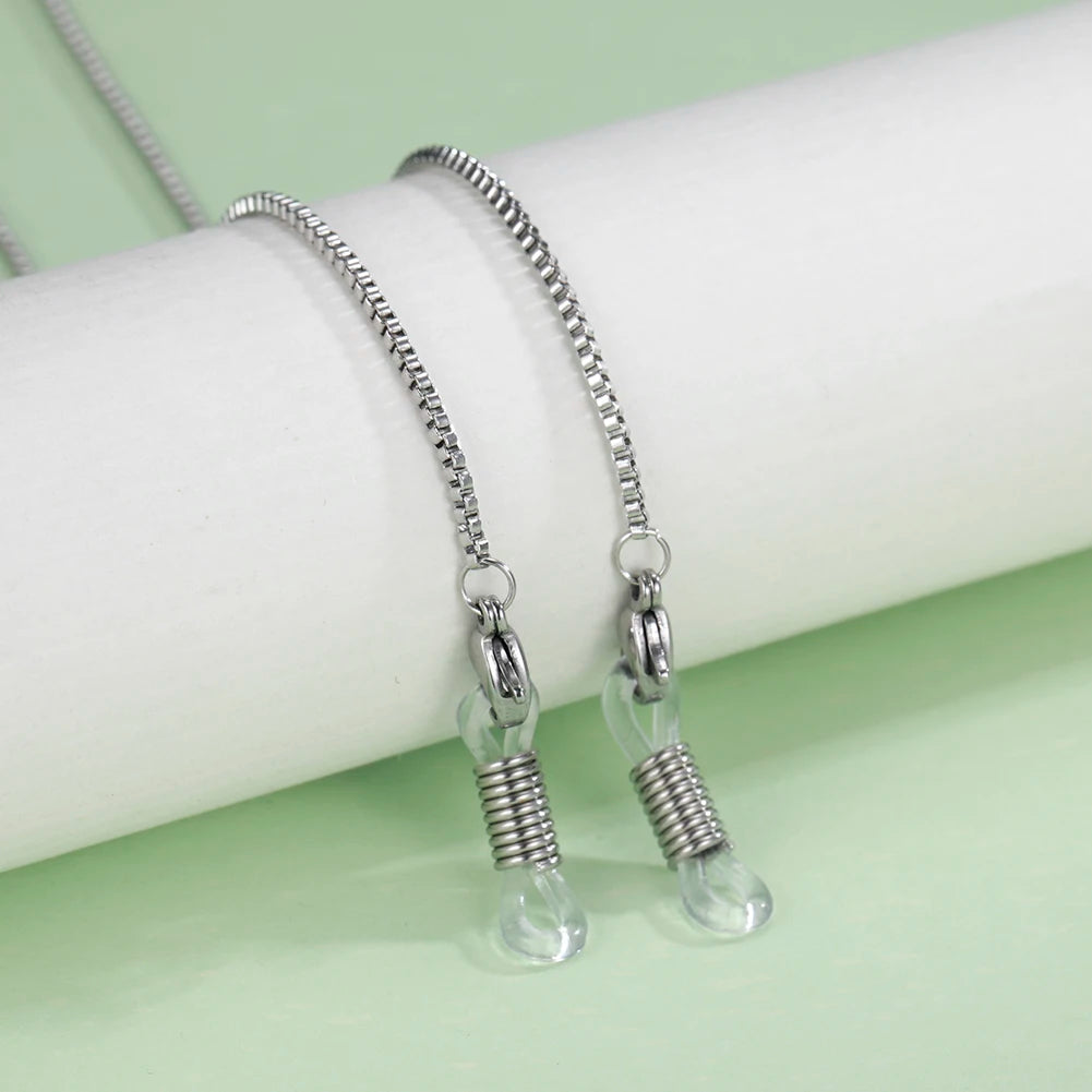 Stylische Brillenkette im Federlook