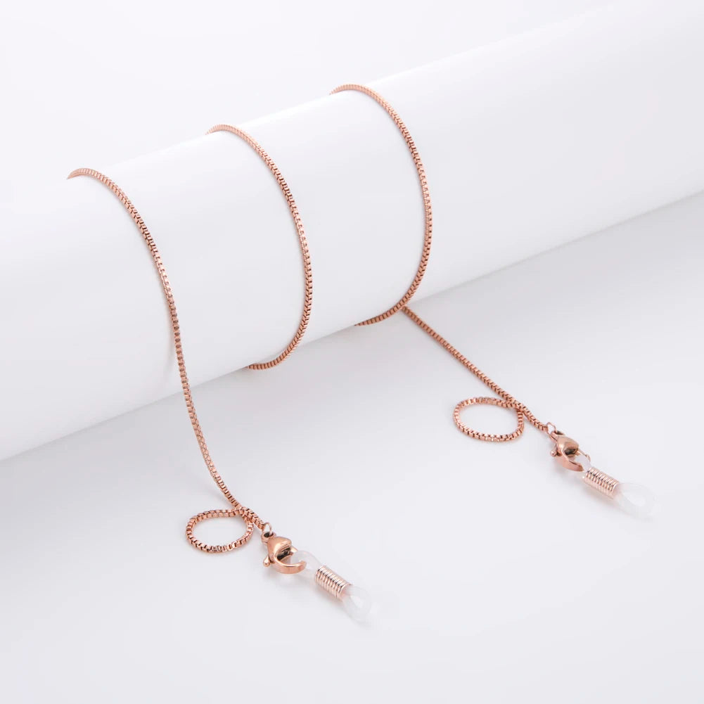 Stylische Brillenkette im Federlook