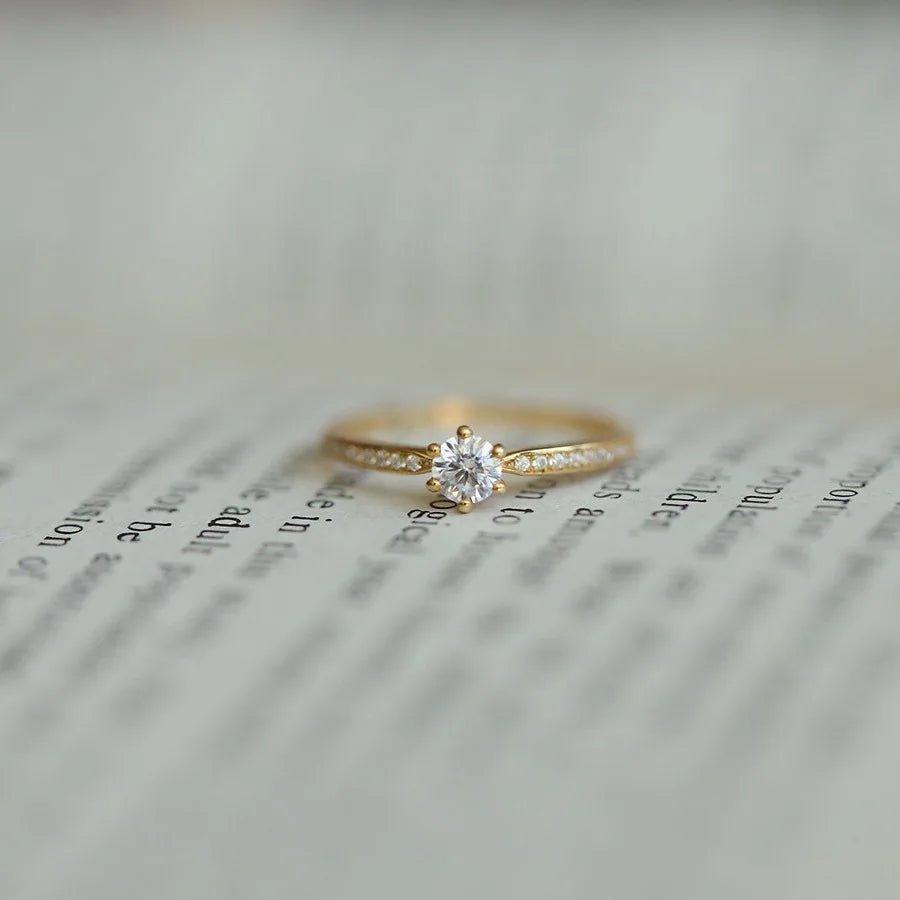 Ring im funkelnden Diamanten-Look Zirkonia