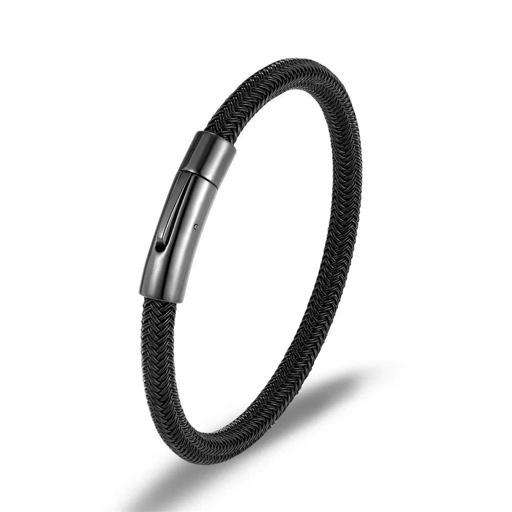 Schlichtes Edelstahl Armband in modernen Look