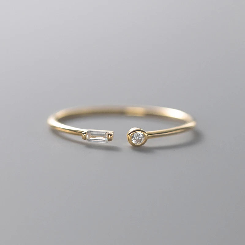 Minimalistischer Ring mit Kristall