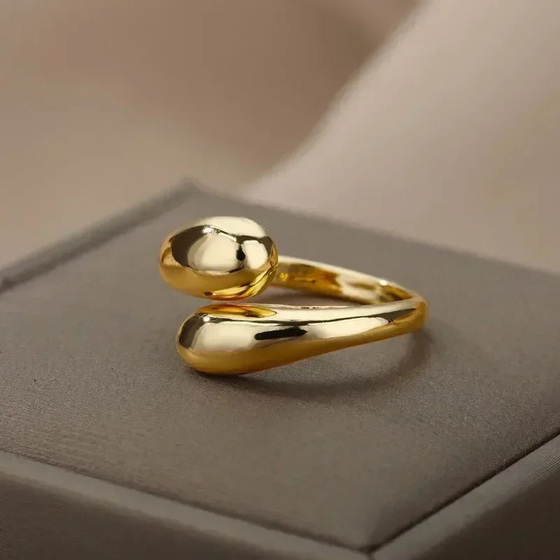 Ring in Umarmungs-Optik