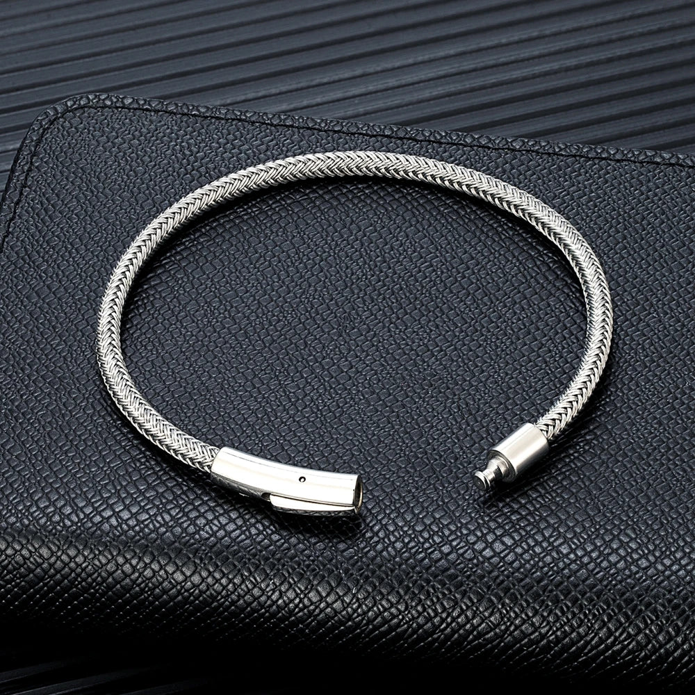 Schlichtes Edelstahl Armband in modernen Look