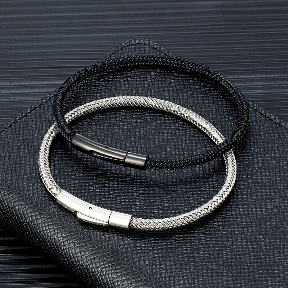 Schlichtes Edelstahl Armband in modernen Look