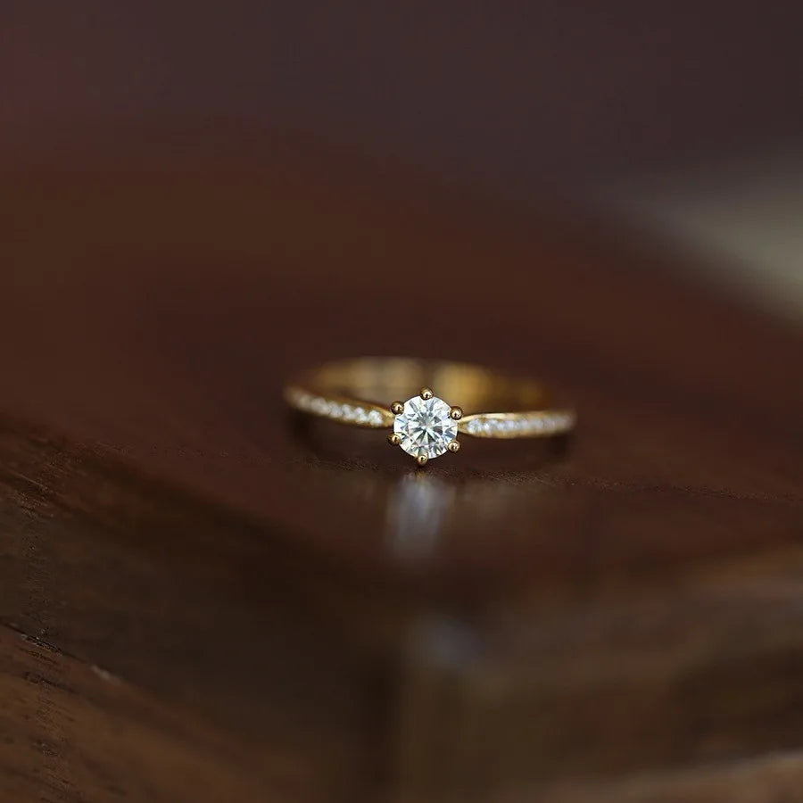 Ring im funkelnden Diamanten-Look Zirkonia