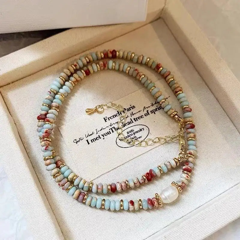 Halskette und Armband aus natürlichen Steinen