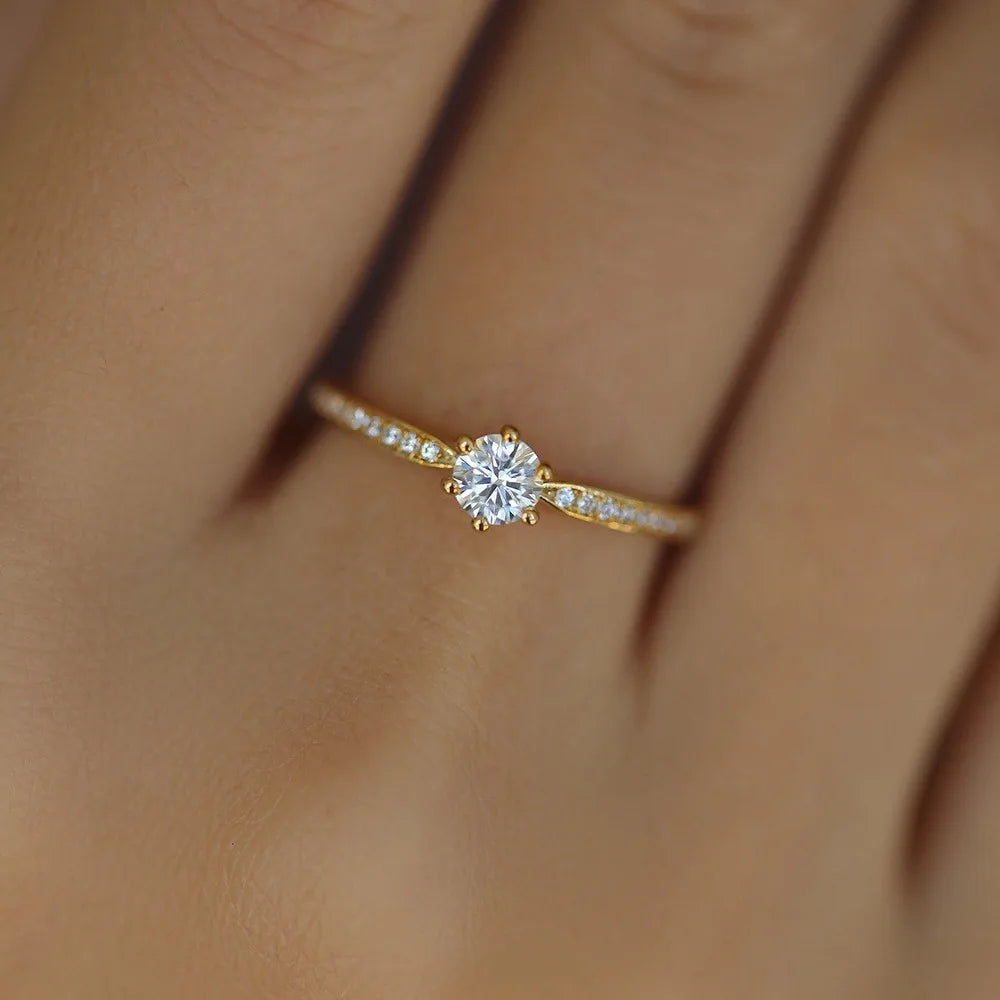 Ring im funkelnden Diamanten-Look Zirkonia