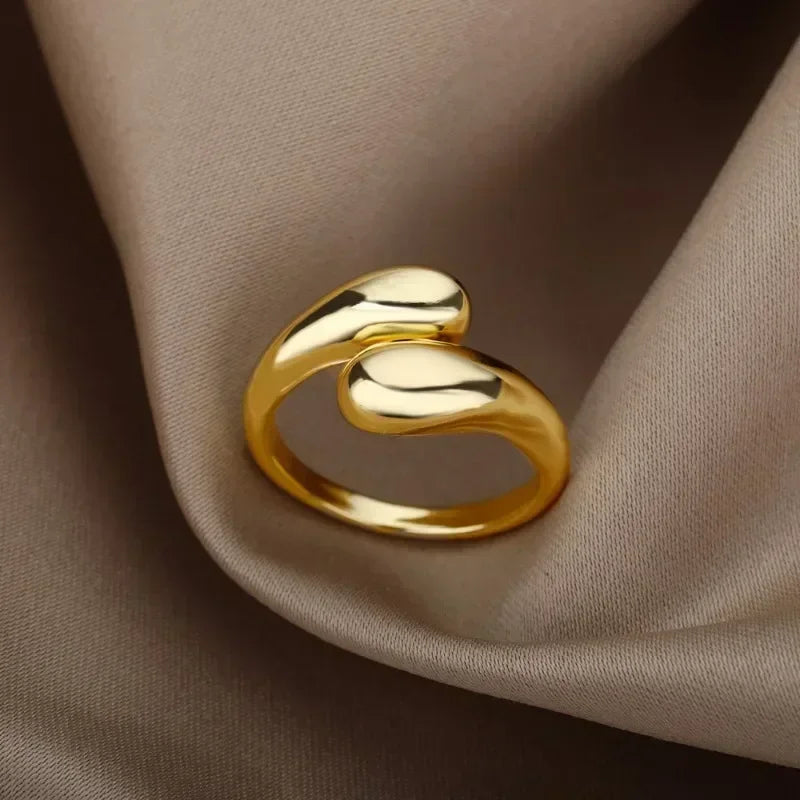 Ring in Umarmungs-Optik