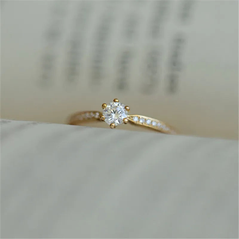 Ring im funkelnden Diamanten-Look Zirkonia