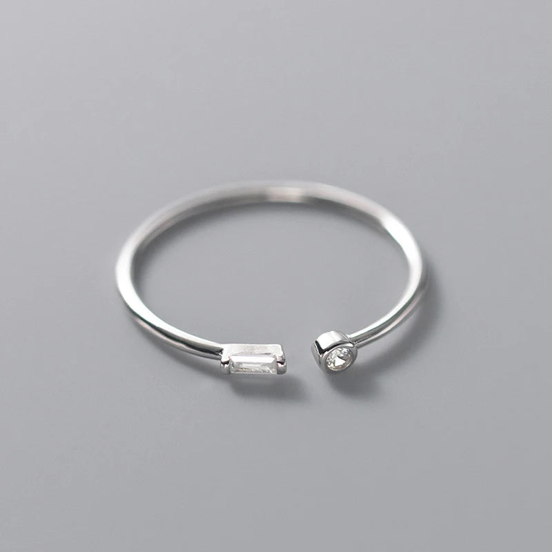 Minimalistischer Ring mit Kristall