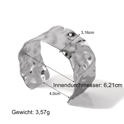 Offene Armspange für selbstbewussten Look