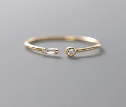 Minimalistischer Ring mit Kristall
