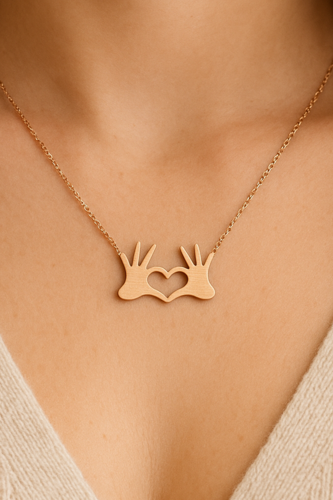 Herzsymbol mit zwei Händen