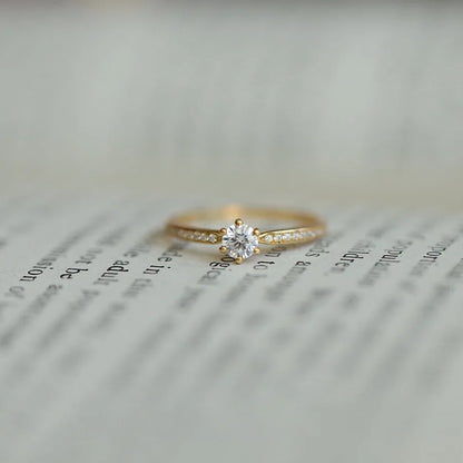 Ring im funkelnden Diamanten-Look Zirkonia