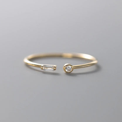 Minimalistischer Ring mit Kristall
