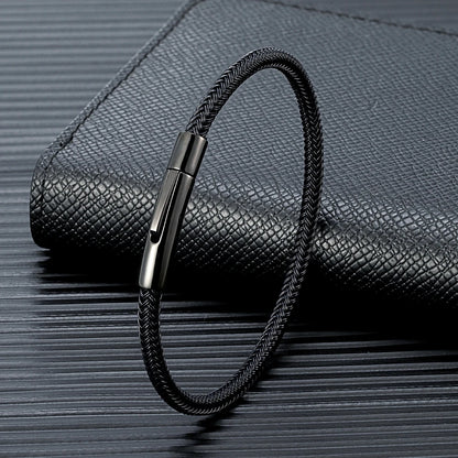 Schlichtes Edelstahl Armband in modernen Look