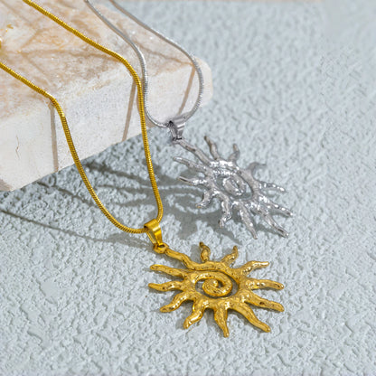 Sonnenamulett und Ohrringe