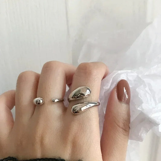 Ring in Umarmungs-Optik