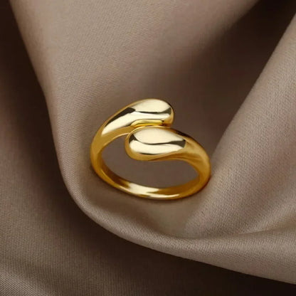 Ring in Umarmungs-Optik